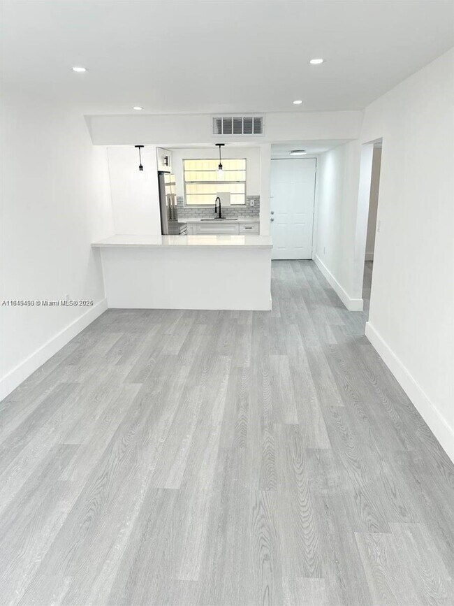 Building Photo - 453 SW 2nd St