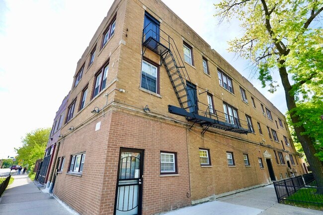 Building Photo - 6709 S Artesian Ave