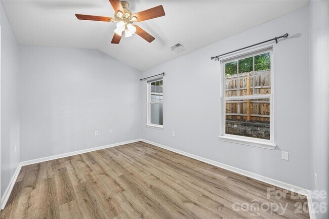Building Photo - 2052 Shady Pond Dr