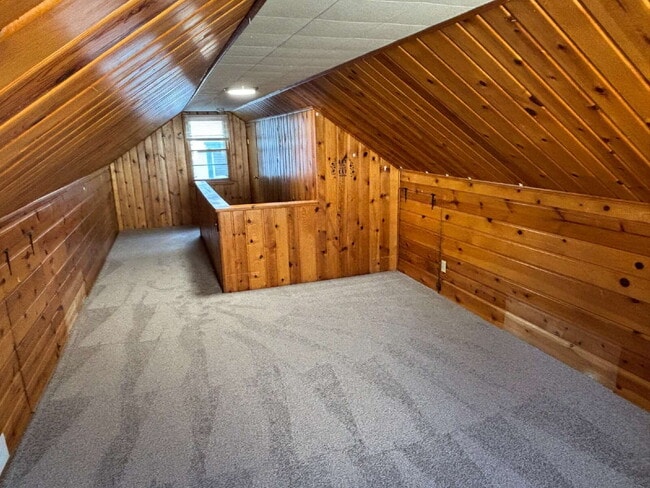Building Photo - Charming 4-Bedroom Single Family Home on C...