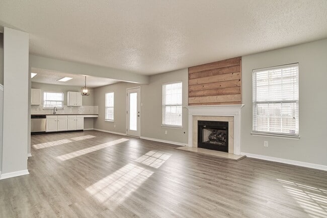 Building Photo - 3 BD/2.5 BA in Fishers!