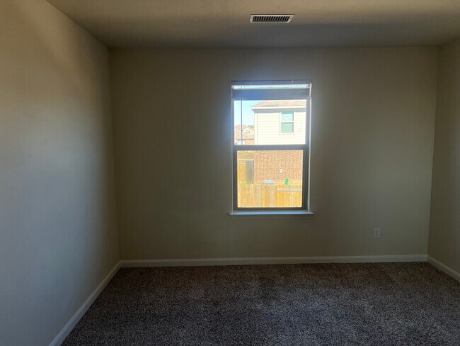 Building Photo - Room in House on Serena Dr
