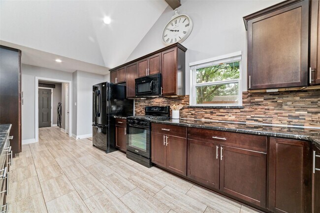 Building Photo - 13019 Lentando Dr