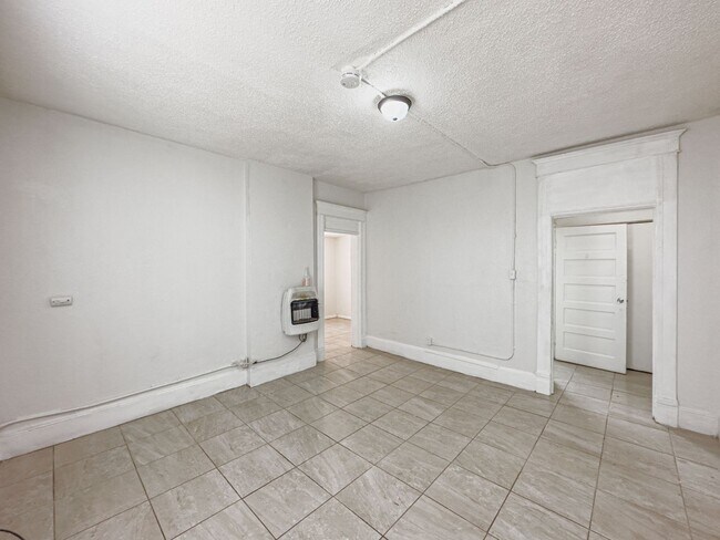Building Photo - 809 N Virginia St