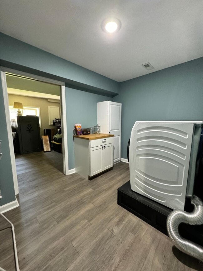 Building Photo - 4 Bedrooms with Finished Basement and Bonus Room!