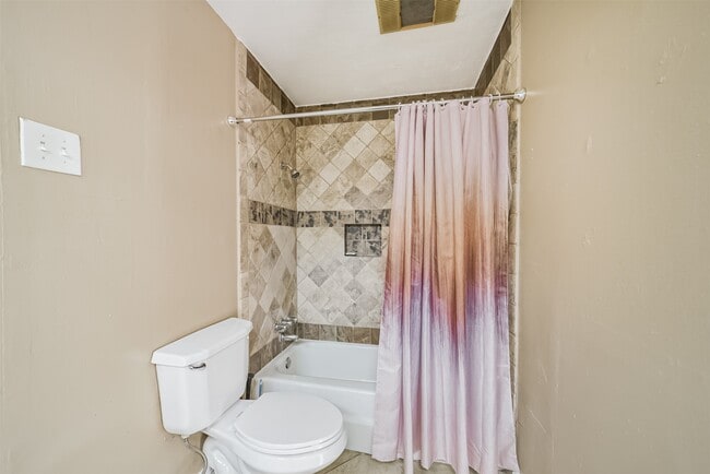 Building Photo - 4708 N Cashel Cir