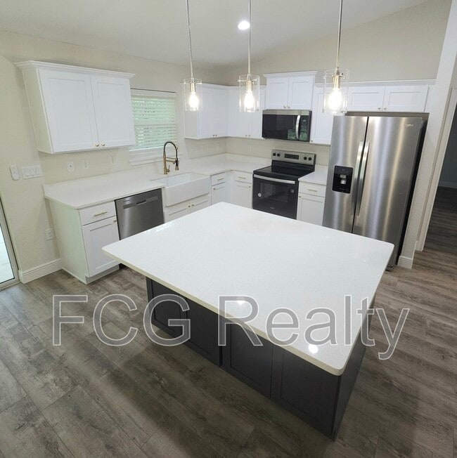 Building Photo - 9547 N Sandree Dr