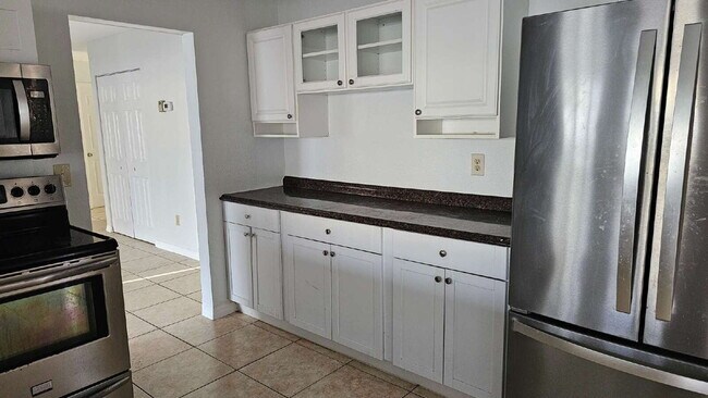 Building Photo - 3 Bedroom Pool Home in North Port - Rent I...