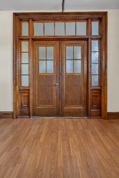 Building Photo - 83 Main St