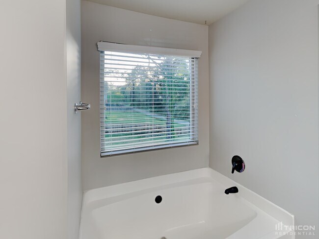 Building Photo - 83 Collins Run Dr