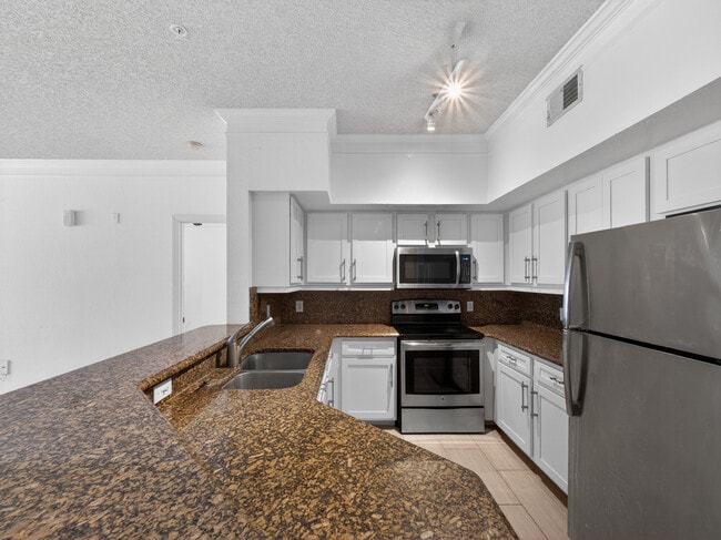 Building Photo - 13003 Plantation Park Cir