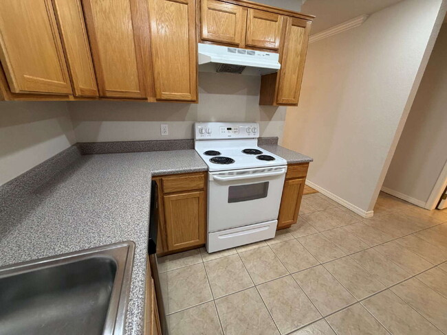 Building Photo - Modern, Low Maintenance Townhome in a Prime Fayetteville Location