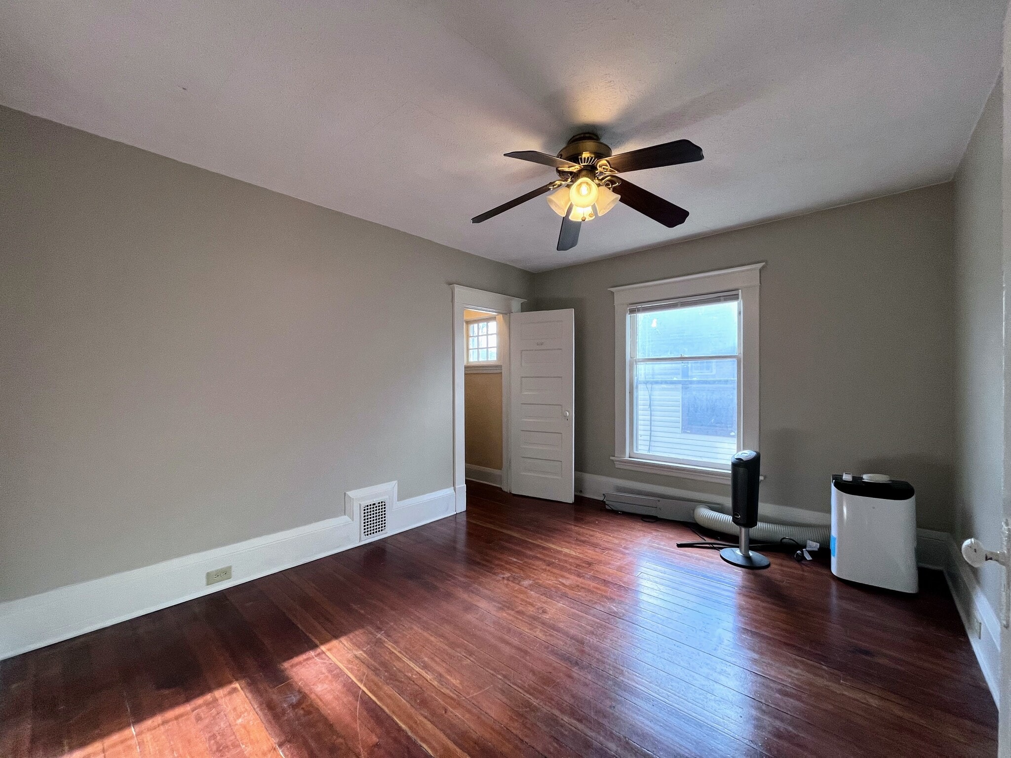 Building Photo - 709 Lafayette Ave SE