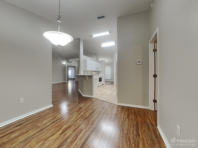 Building Photo - 415 Carriage Crossing Cir