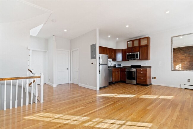 Building Photo - 64 W Cedar St