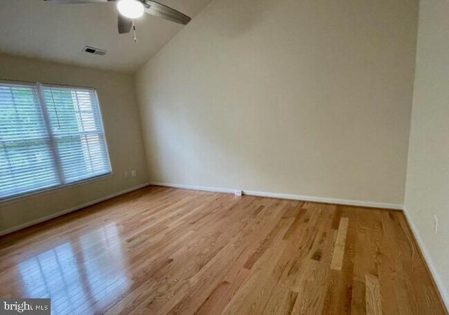 Building Photo - 9058 Two Bays Rd