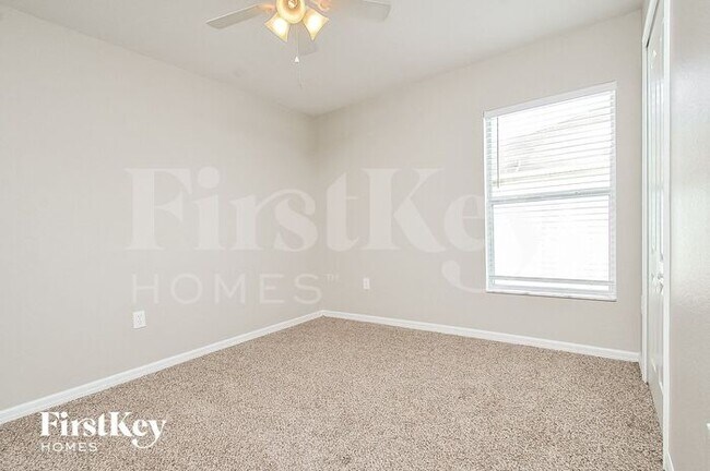 Building Photo - 5203 Ashwood Dr