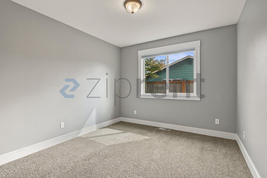Building Photo - Unit