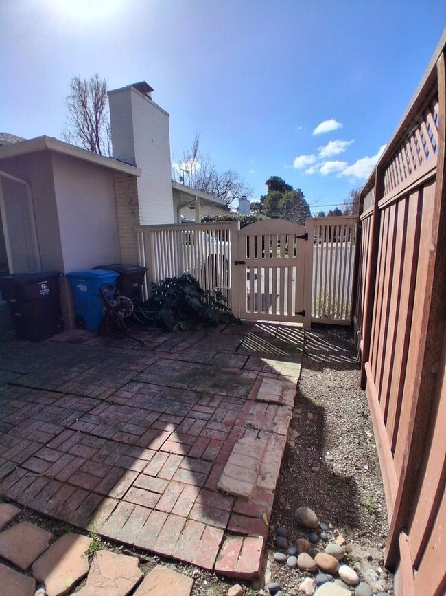 Building Photo - 1044-1048 Marcussen Drive