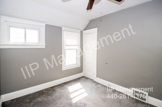 Building Photo - 3104 Montclair Ave
