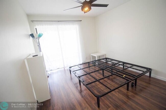 Building Photo - 2316 S Cypress Bend Dr