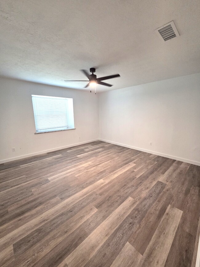 Building Photo - 119 Merry Mark Dr