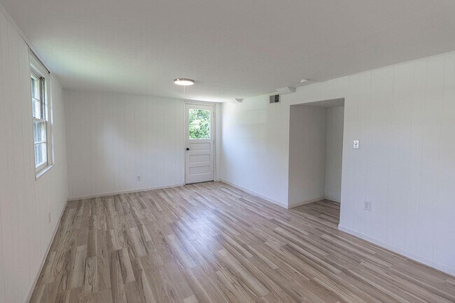 Building Photo - 100 W Leslie Ln