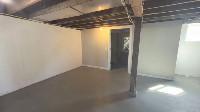 Building Photo - 627 W Marine Dr