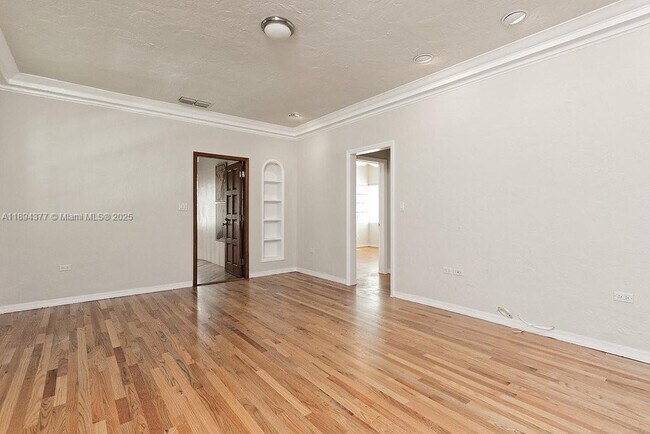 Building Photo - 32 Calabria Ave