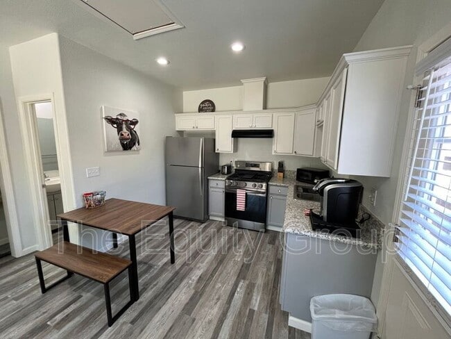 Building Photo - 650 Auburn St