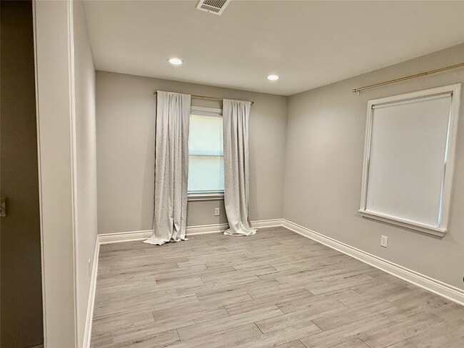 Building Photo - 708 Crown St