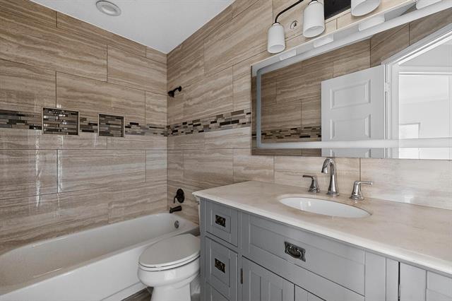 Building Photo - 5204 Sherburne Dr