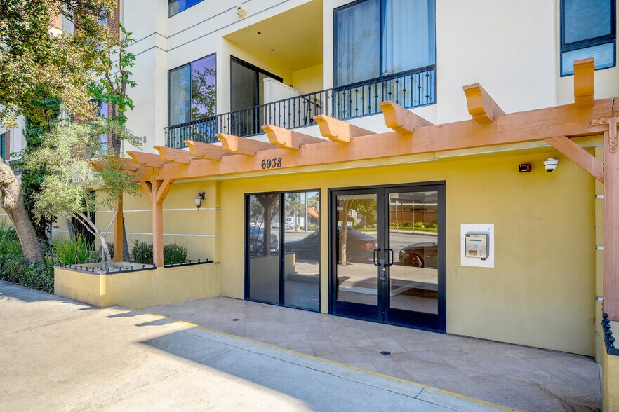Building Photo - 6938 Laurel Canyon Blvd