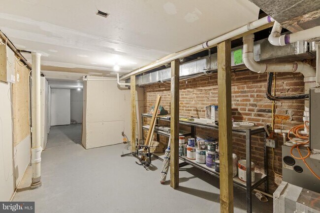 Building Photo - 12 S Washington St