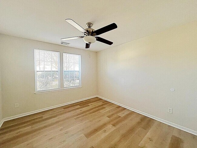 Building Photo - 511 Climbing Rose Ct