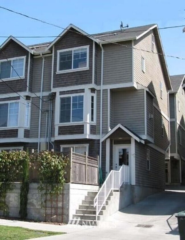 Building Photo - 162A 15th Ave