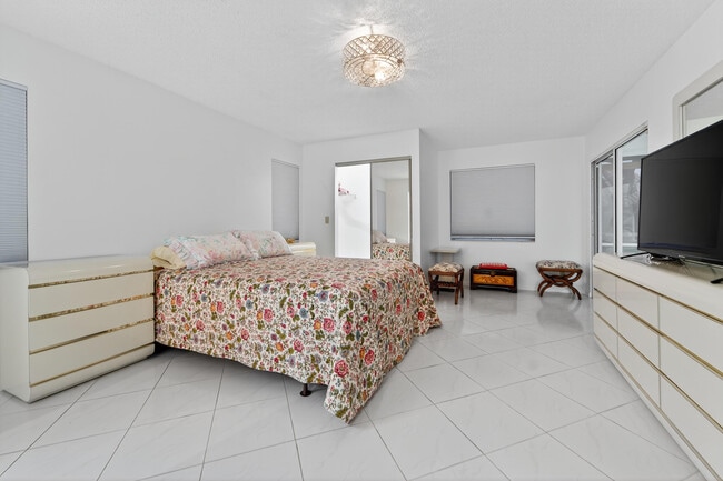 Building Photo - 6147 Waldwick Cir