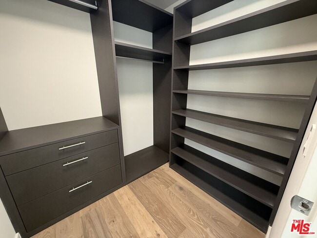 Building Photo - 505 S Barrington Ave