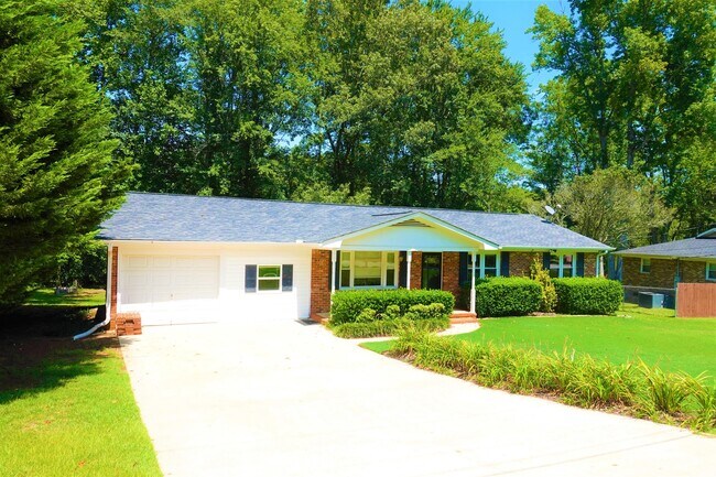 Building Photo - 115 Konnarock Cir