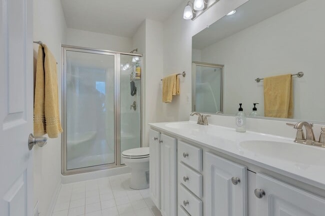 Building Photo - 151 Longwood Dr