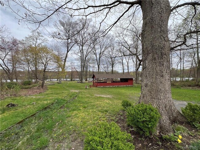 Building Photo - 3180 Lincoln Dr