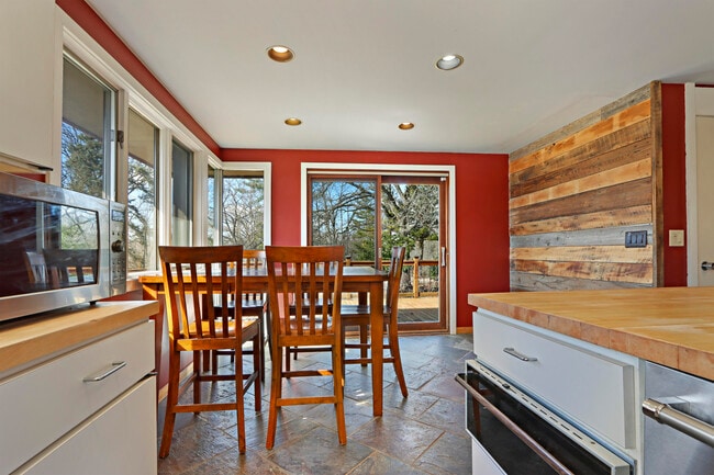 Building Photo - 6147 Taylor Ave