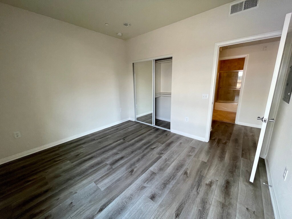 Building Photo - 5827 Carlton Way