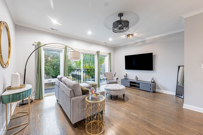 Building Photo - 4634 S Langley Ave