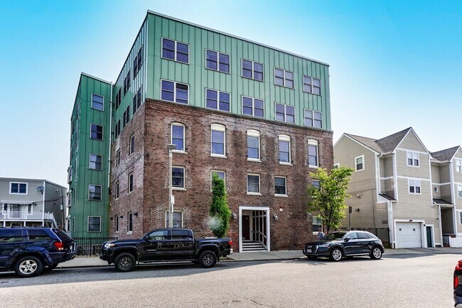 Building Photo - 120 W Seventh St