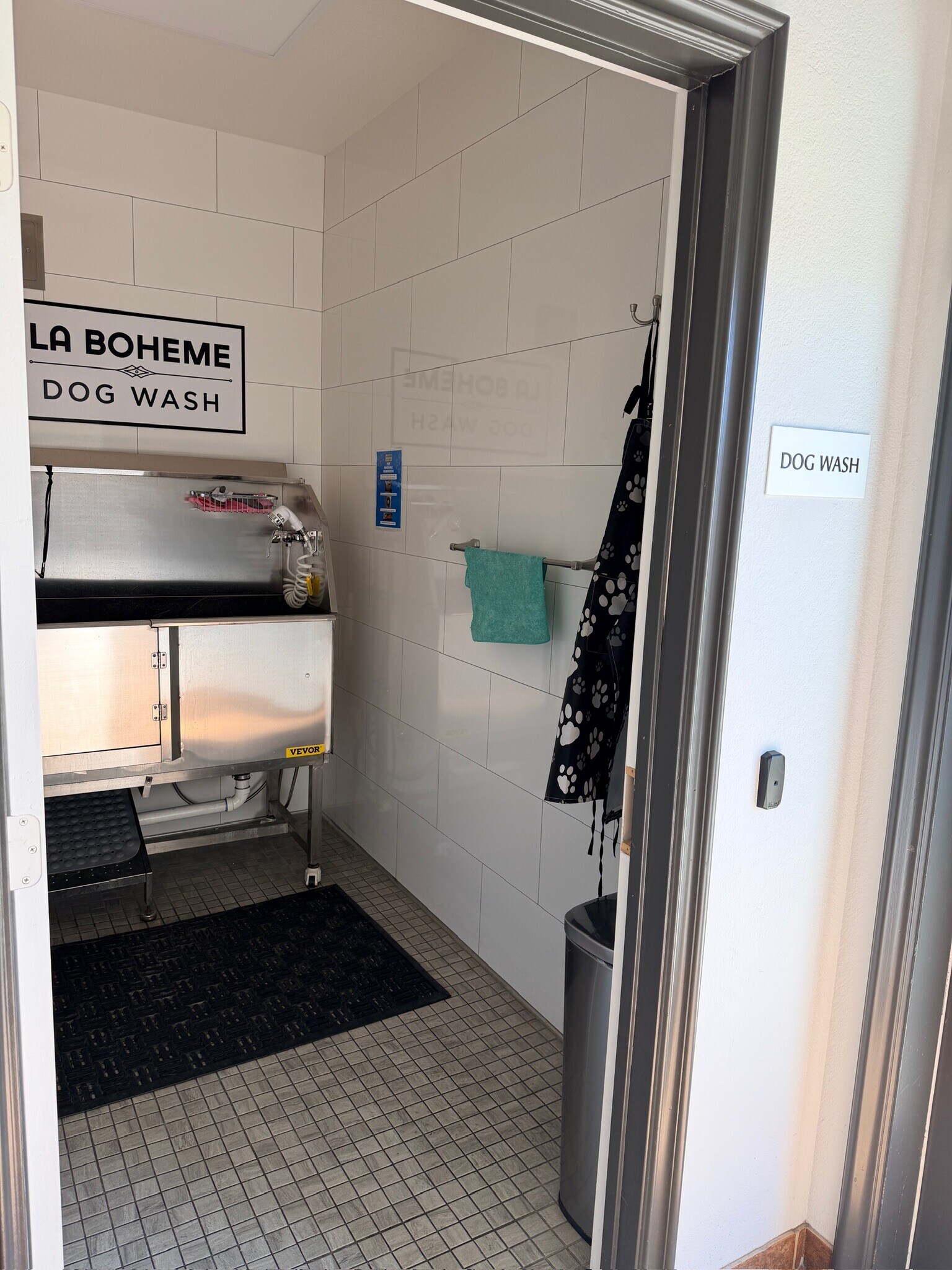 Dogwashing Room - 3950 Ohio St