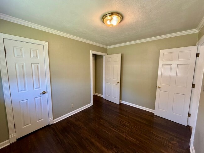Building Photo - 1057 Blanton Dr