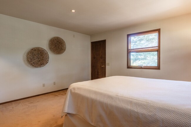 Building Photo - 283 Monterey Pine Rd