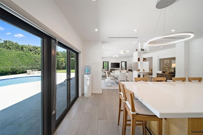 Building Photo - 1117 Alfonso Ave