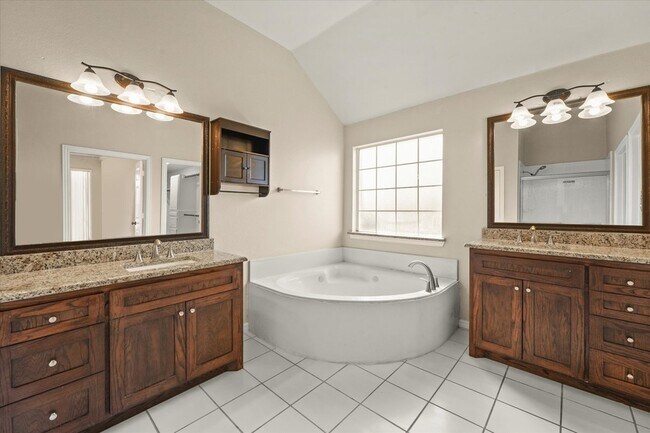 Building Photo - 1319 Lakeridge Ln